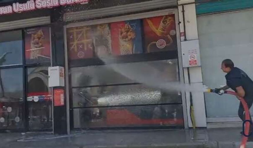 Hakkari’de Cadde ve İş Yerleri Tazyikli Suyla Yıkandı