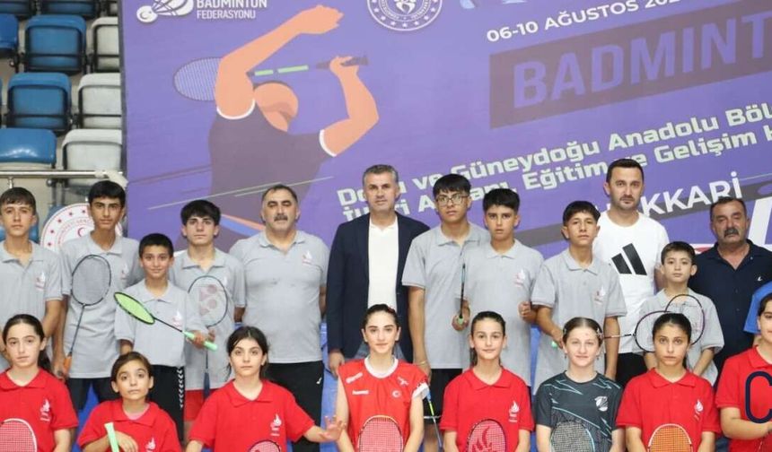 Hakkari'de Badminton kampı başladı