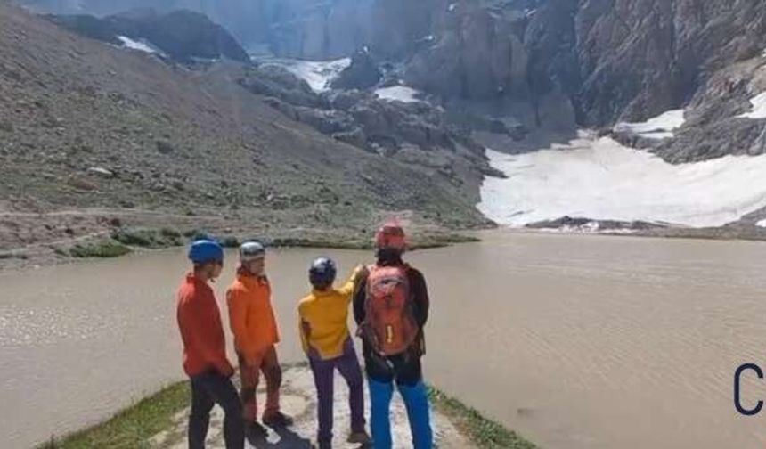 111 Dağcı Hakkâri Cilo Buzulları’nda eğitim aldı