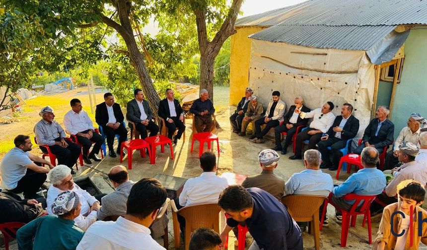 Ak Parti Derecikte Sahaya İndi