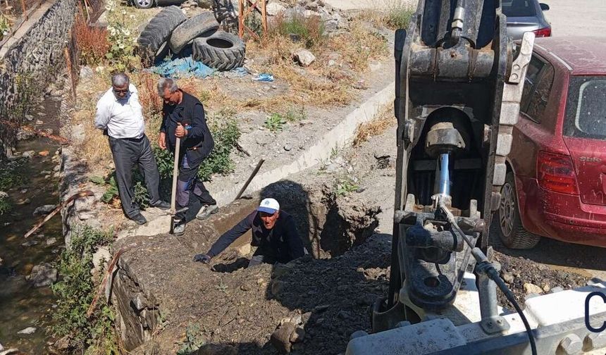 Hakkari’de Su Arızalarına Yoğun Mesai: Ekipler Dört Koldan Çalışıyor
