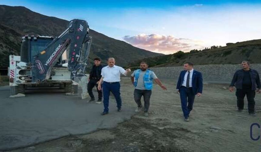 Vali Taşyapan: Zap üzerinde başlatılan 178 metrelik köprü çalışmalarını denetledi