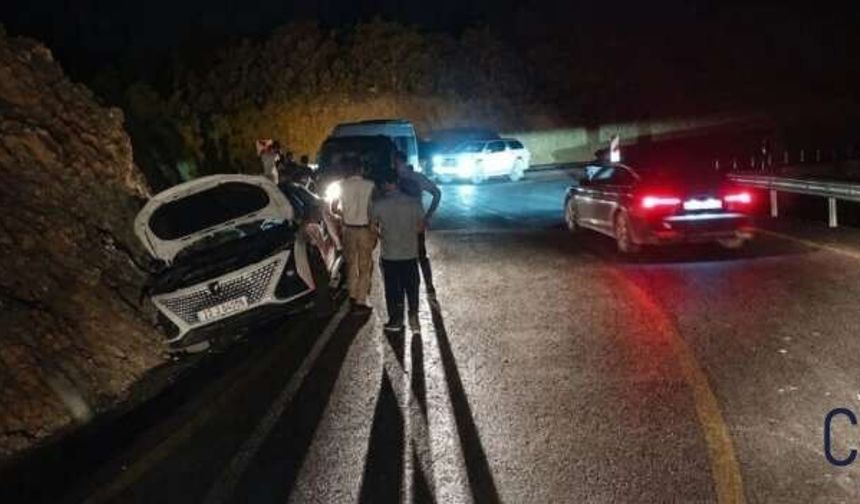 Hakkâri Van Karayolunda Maddi Zararlı Kaza