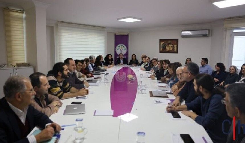 DEM Parti MYK, “çerçeve yasa” gündemiyle olağanüstü toplanıyor