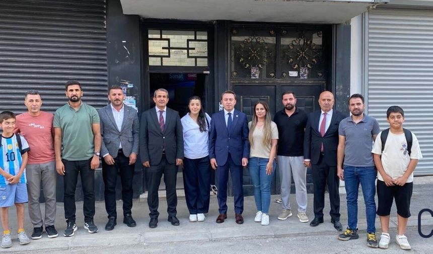 Hülür, Genç Ofis’te kursları inceledi