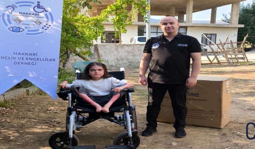 Derecik’te kelebek hastası Çiçek’e akülü araç desteği