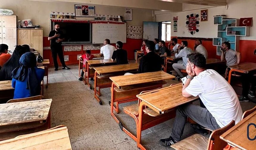 Çukurca’da velilere “Okul ve Aile” semineri düzenlendi