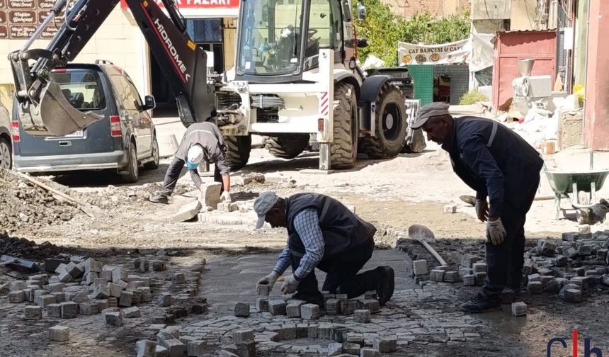 Hakkari’de betonit taş çalışmaları sürüyor