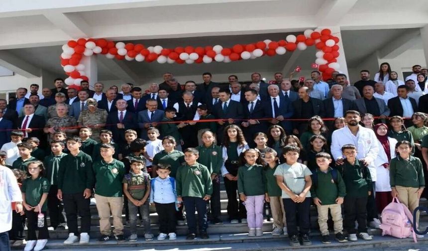 Akçalı’da 16 derslik okul açıldı