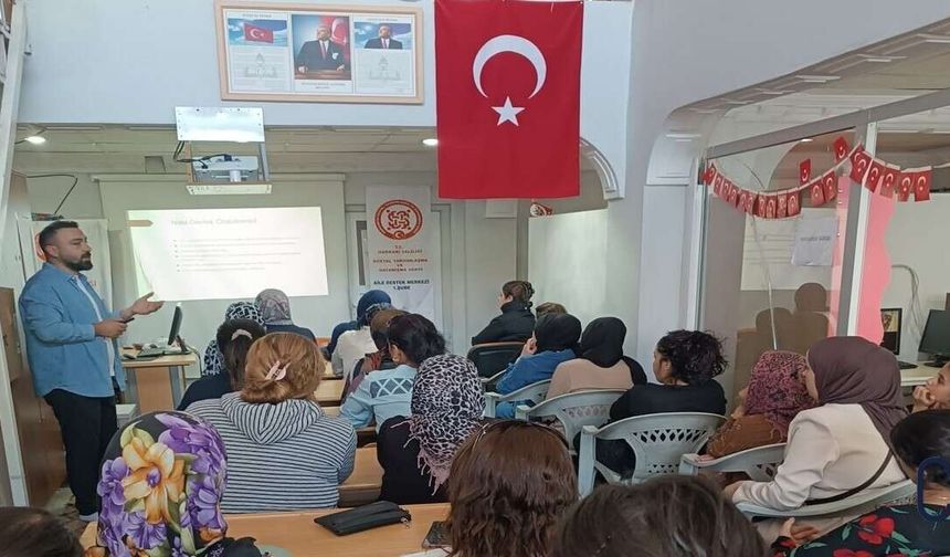 Hakkâri’de Ailelere Okul-Aile iş birliği semineri