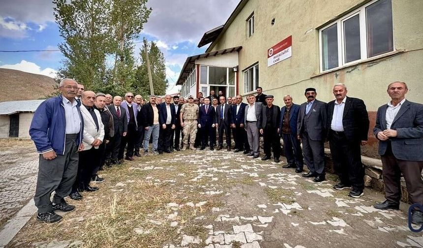 Yüksekova Kaymakamı Hülür sorunları yerinde dinliyor