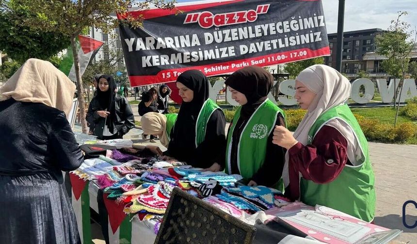 Yüksekova’da Gazze için hayır çarşısı kuruldu