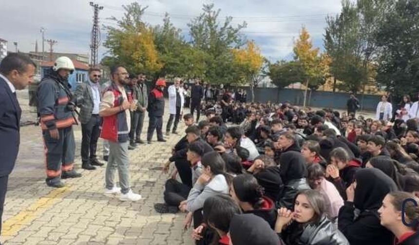 Yüksekova'da gerçeği aratmayan yangın tatbikatı