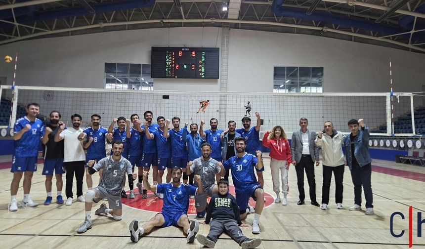 Hakkâri’de voleybol heyecanı: Ev sahibi 3-2 kazandı