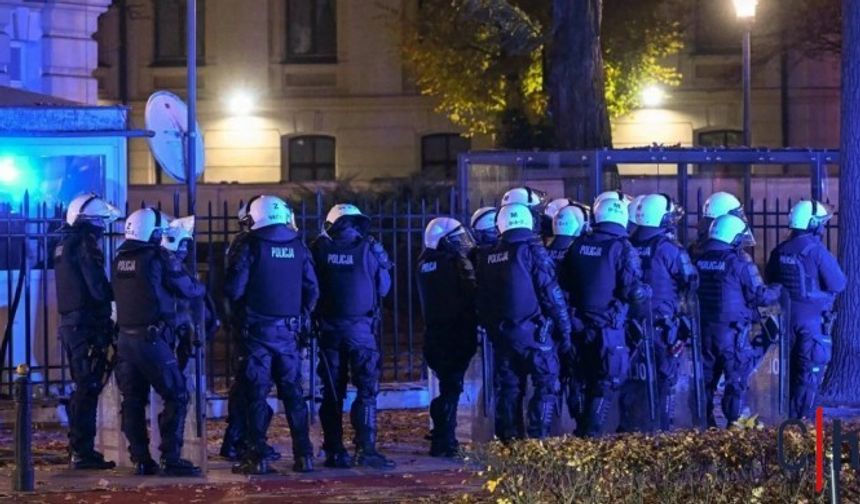 Polonya'da Anayasa Mahkemesi'ne polis girdi