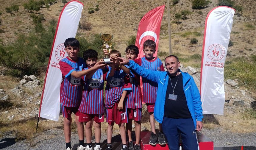 Hakkari’de Kros Heyecanı: Yaklaşık 300 Sporcu Ter Döktü