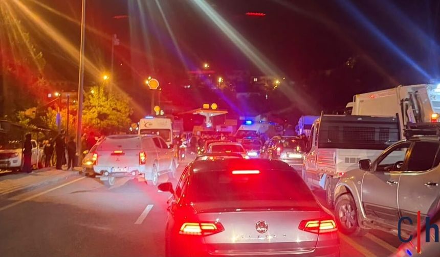 Hakkâri’de iki araç kafa kafaya çarpıştı: 6 yaralı