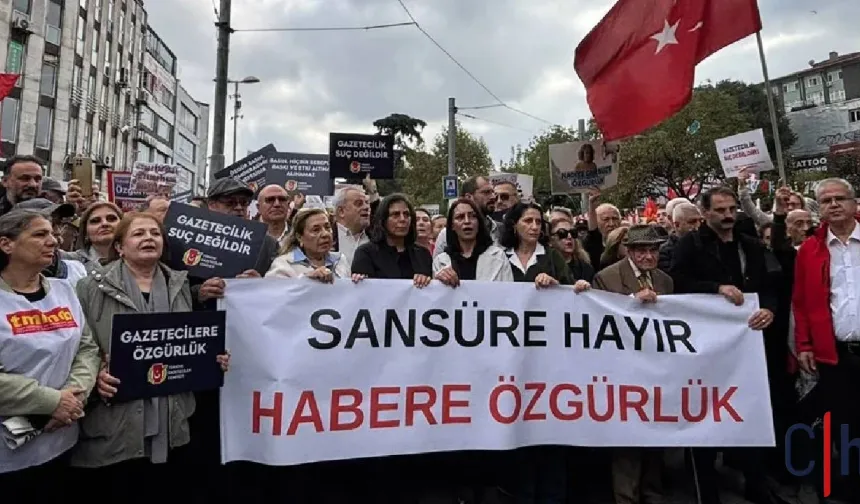 Gazeteciler, sansüre ve baskılara karşı sokağa çıktı