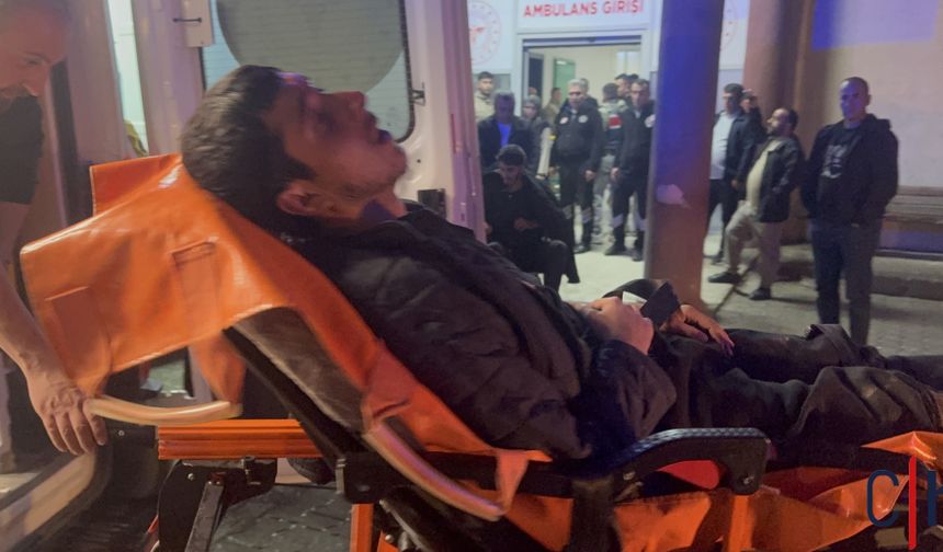 Hakkâri’de Afgan göçmenleri taşıyan minibüs dereye uçtu: 20 yaralı