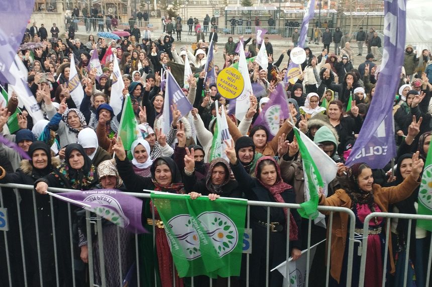 Hakkari'de '8 Mart Dünya Kadınlar Günü' coşkuyla kutlandı