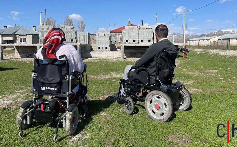 Hakkarili Engelli Çift, Tamamlayamadıkları Evlerinin İnşası İçin Yardım Talep Ediyor