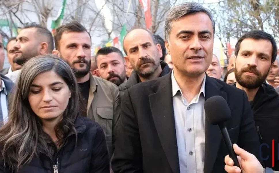 Van Eşbaşkanlarından Kayyım Tepkisi: “223 İşçinin İşten Atılması Siyasi Tasfiyedir”