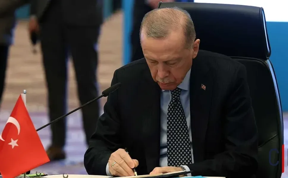 Erdoğan, Bir Bakan Yardımcısı da Dâhil Olmak Üzere Çok Sayıda Üst Düzey Bürokratı Görevden Aldı