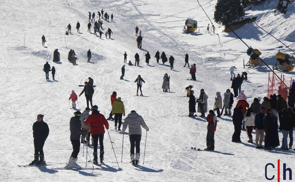 Kayak Merkezi'nde Kayak Severler Hafta Sonu Buluştu