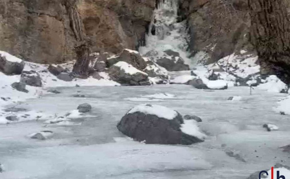 Hakkari’nin Gizli Cenneti: Cennet ve Cehennem Vadisi Kışın Karla Kaplandı