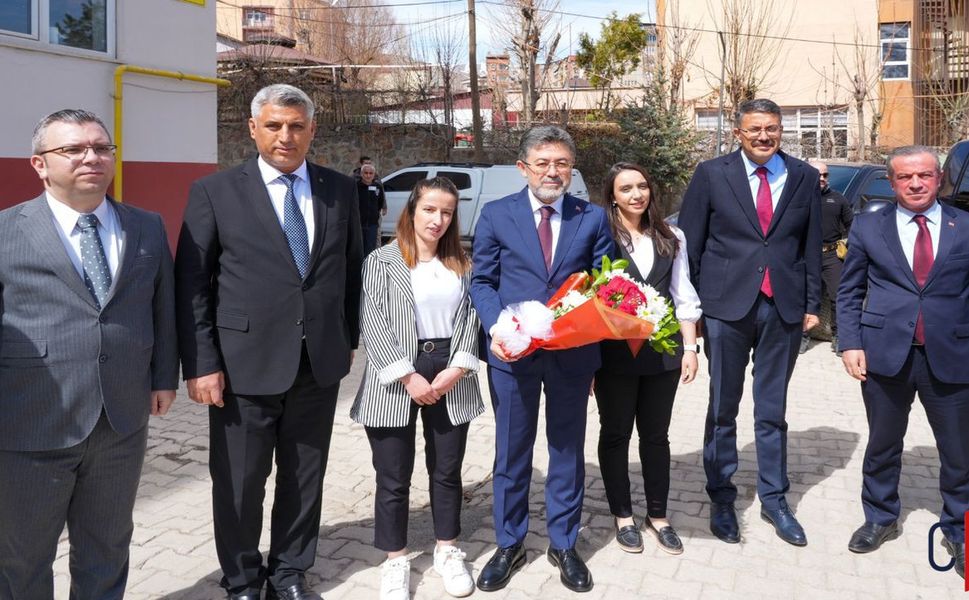 Bakan Yumaklı, Hakkari’deki Çiftçilere Sağlanan Destekleri Gözden Geçirdi