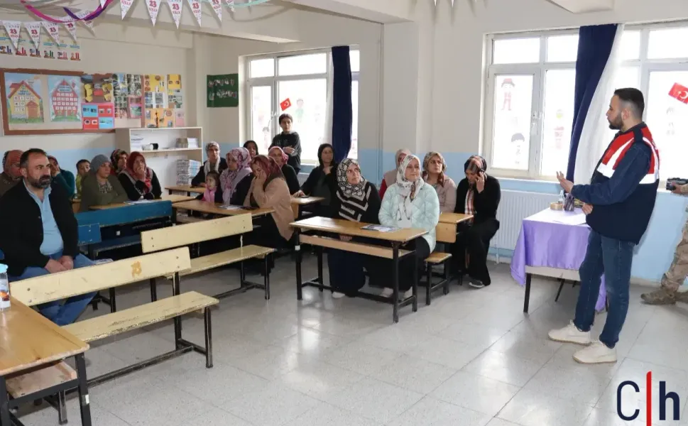 Veliler ve Öğrenciler Siber Risklere Karşı Bilgilendirildi