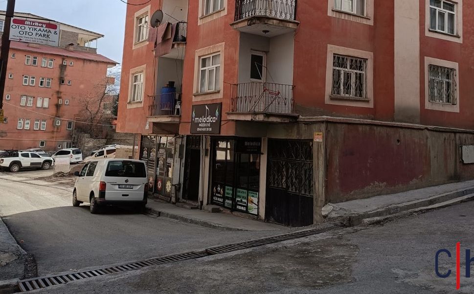 Hakkari'de 5 katlı bina ve arsası satışa sunuldu
