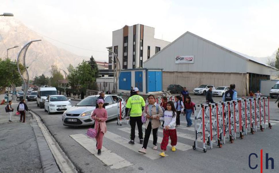 Hakkari’de Öğrenciler İçin Güvenli Geçiş Teknolojisi Hayata Geçti