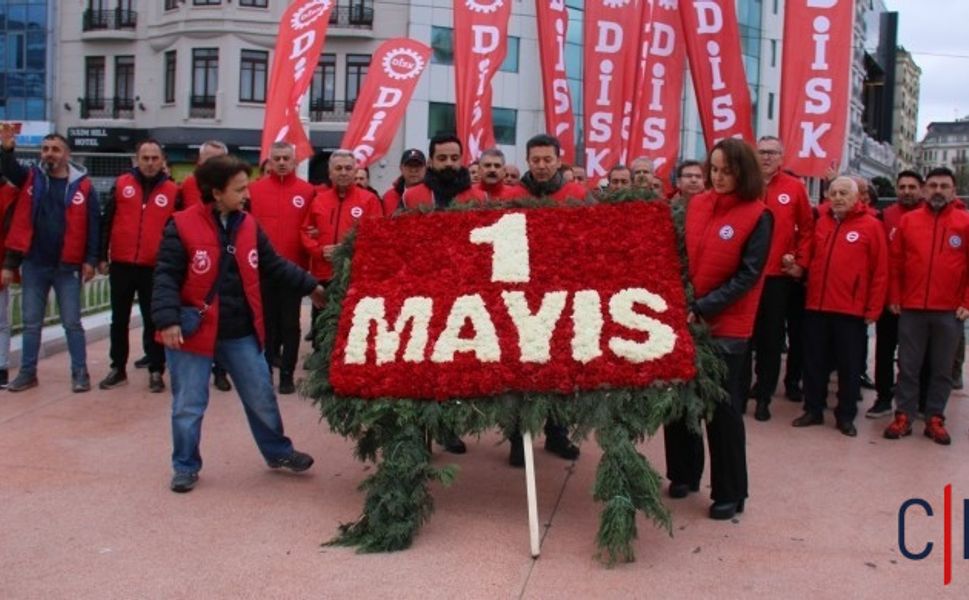 DİSK Heyeti Ablukaya Rağmen Taksim’e Çelenk Bıraktı: “Taksim 1 Mayıs Meydanıdır”