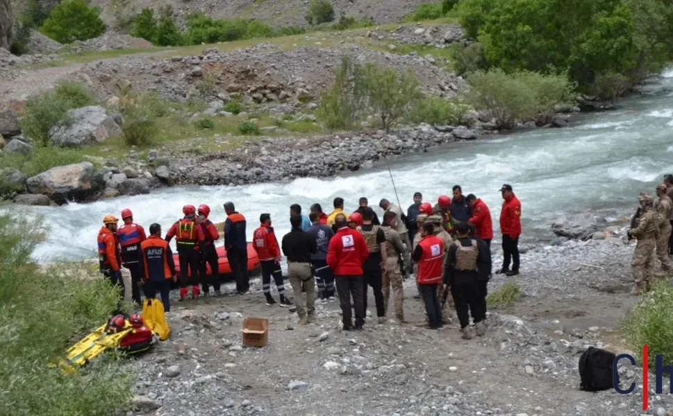 Hakkari’deki Kayıp Genç İçin Arama Çalışmalarında Zorlu Koşullar ve Kızılay Desteği