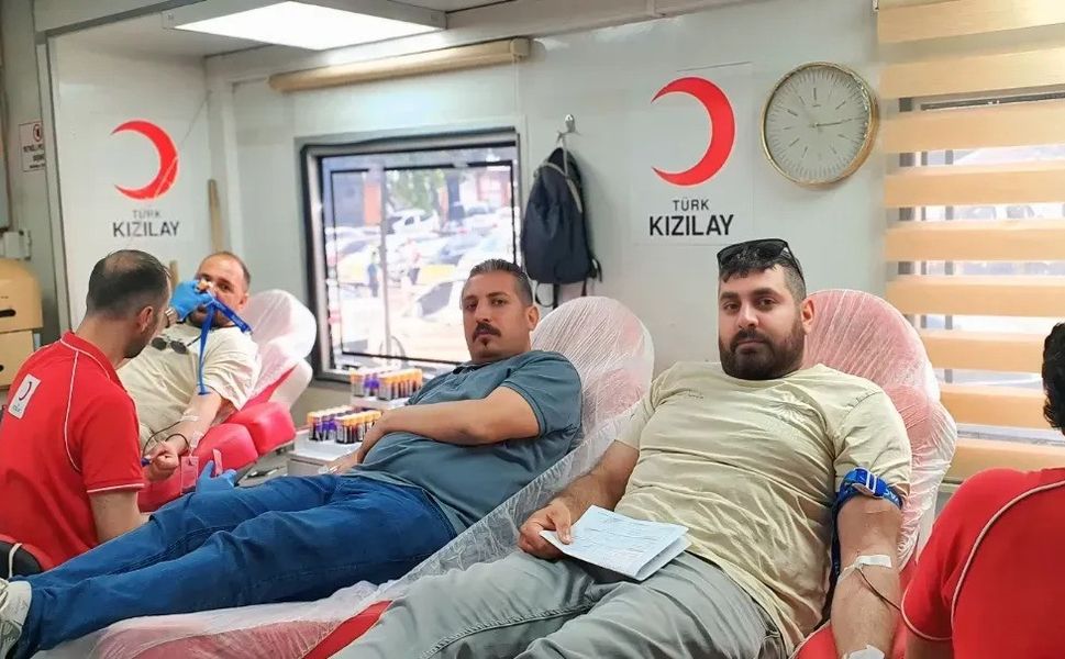 Hakkarili Gazeteciler: Kızılay’a Kan Bağışı Yaptı