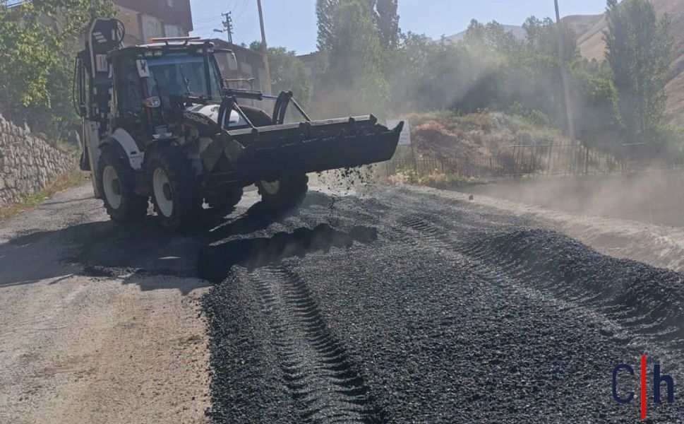 Hakkari'de kaldırım ve yol onarımları hızla devam ediyor