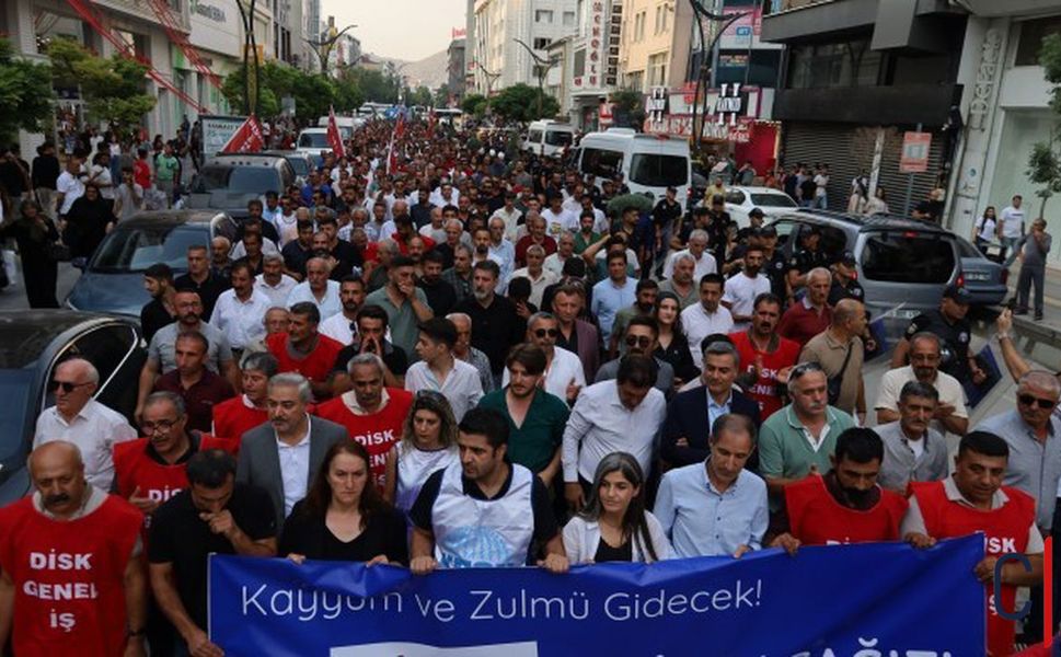 Kayyım 223 Belediye İşçisi İşten Attı, Van'da Halk Kayyımı Protesto Etti
