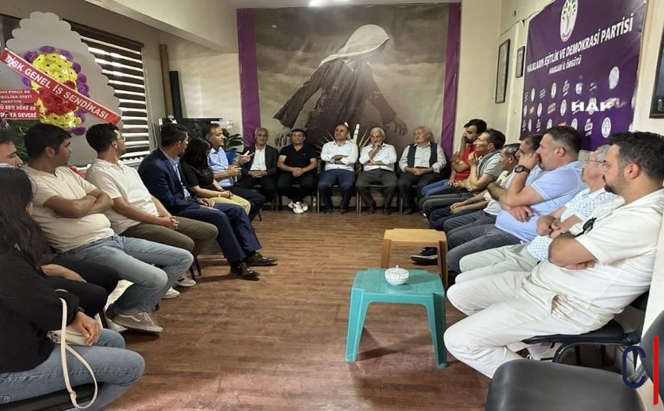 KESK Şubeler Platformu, DEM Parti Hakkari İl Eş Başkanlarını Tebrik Etti