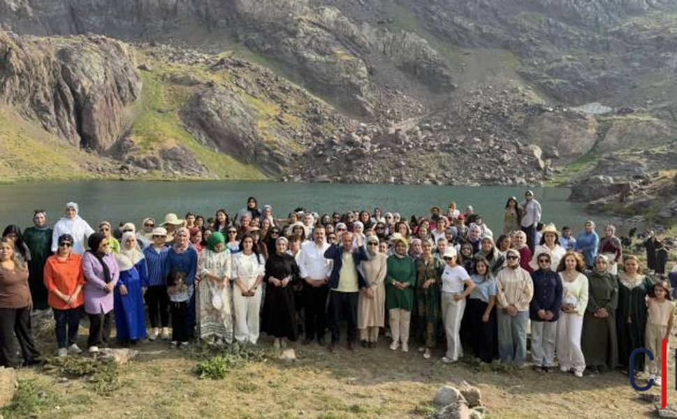 AK Parti Hakkari Kadın Kolları’ndan Sat Gölleri’nde Anlamlı Etkinlik