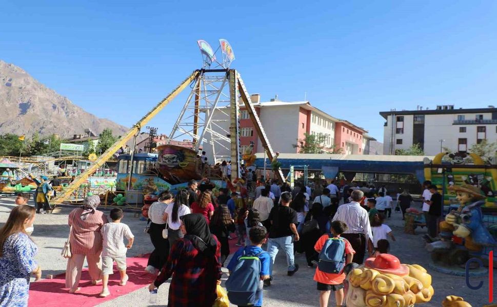 Hakkari’de Yeni Lunapark Hizmete Açıldı