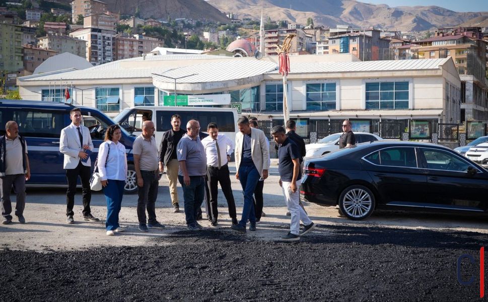 Hakkâri Valisi Ali Çelik, Acil Servis Yolu Çalışmalarını İnceledi