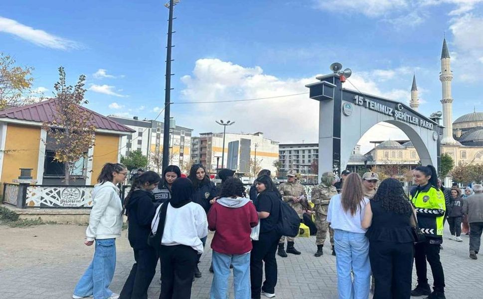 KADES Uygulaması Hakkari'de Kadınlara Anlatıldı