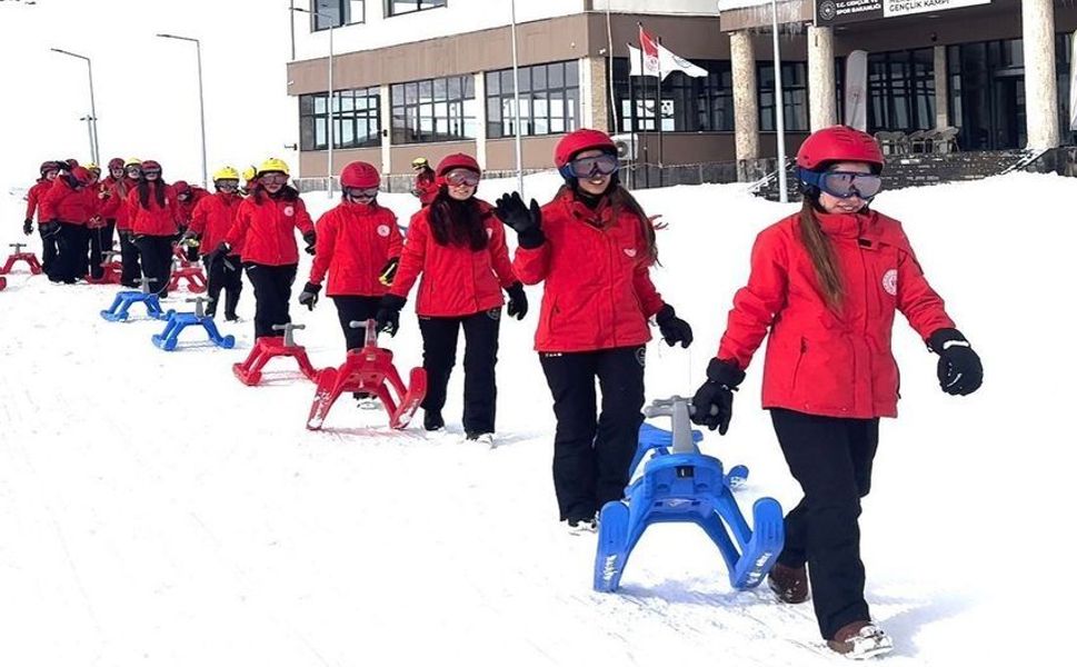 Hakkari Mergabütan’da Kayak Heyecanı Başladı
