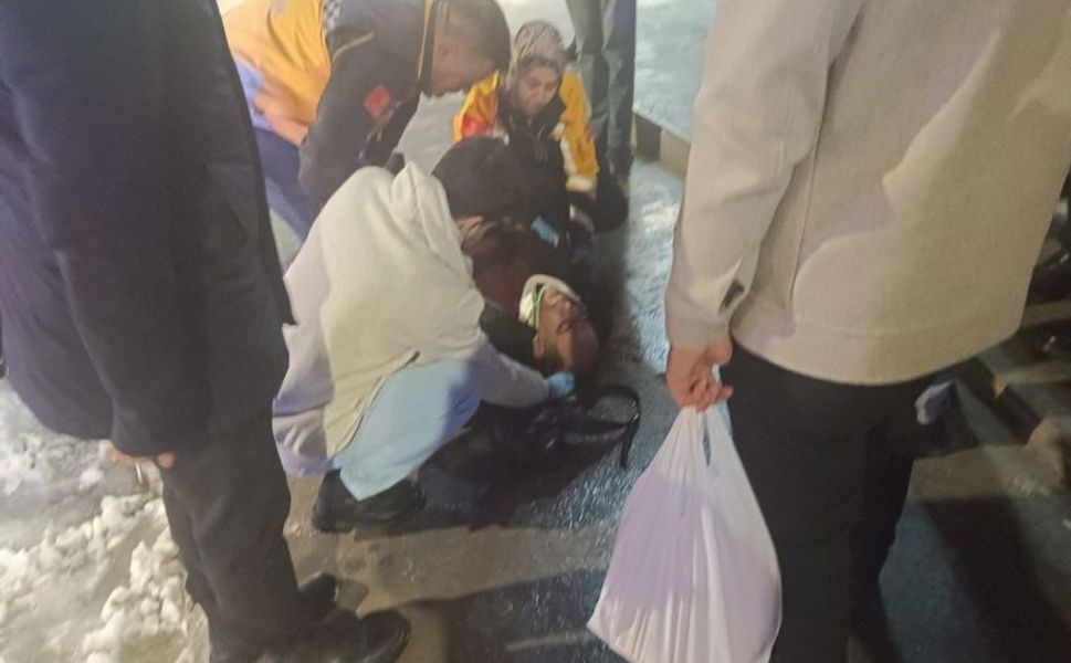 Hakkari’de Buzlanan Kaldırım Can Aldırıyordu: Bir Vatandaş Hastanelik Oldu