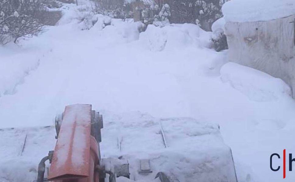 Yoğun Kar Yağışı Hakkari’yi Beyaza Bürüdü