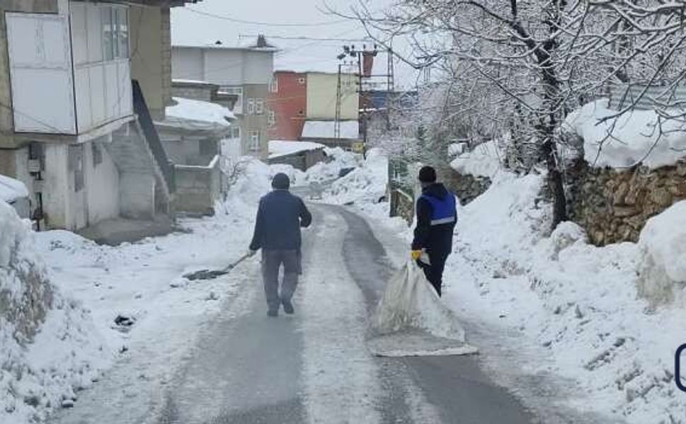 Hakkari’de Ani Soğuk Hava Alarmı: Belediye ekipleri çalışma başlattı