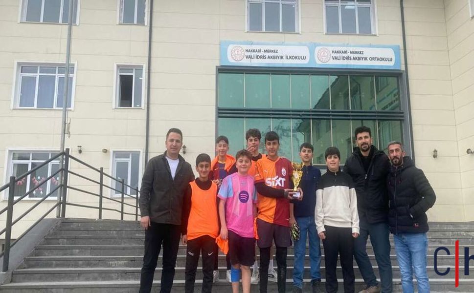Hakkari’de Eğitim ve Spor El Ele: Öğrencilerden Şampiyonluk Sevinci