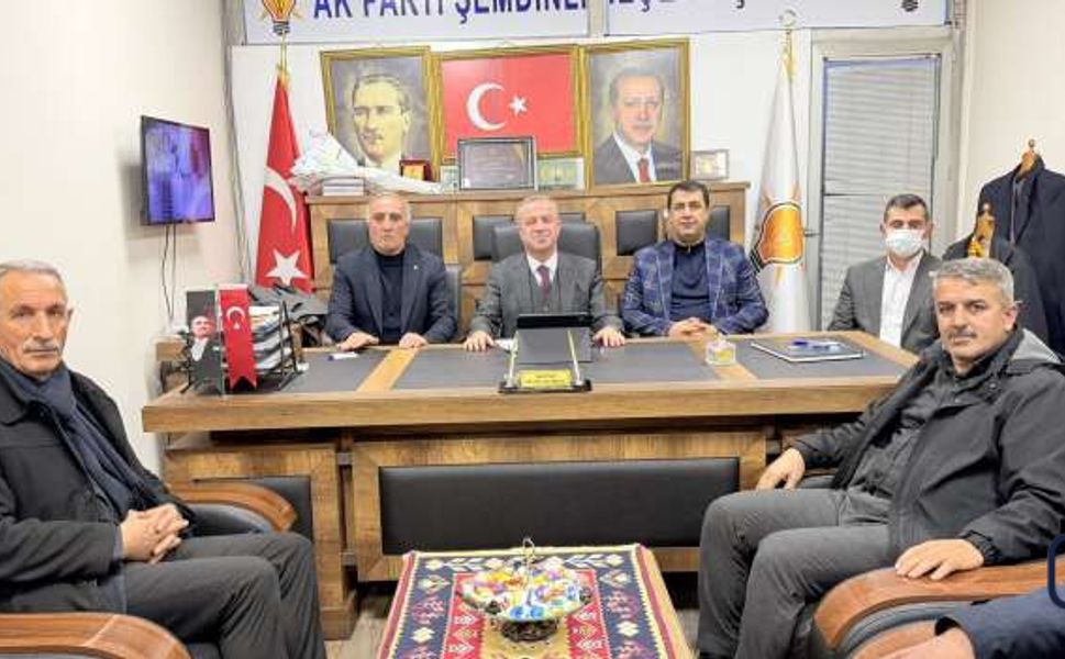 AK Parti Hakkari İl Başkanı Kaya, Şemdinli’de Muhtarlarla İstişare Toplantısı Yaptı