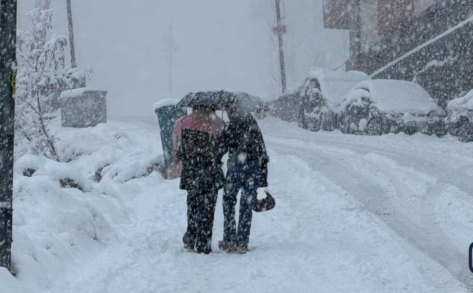 Hakkâri’de 20 köy, 38 mezra yolu ulaşıma kapandı